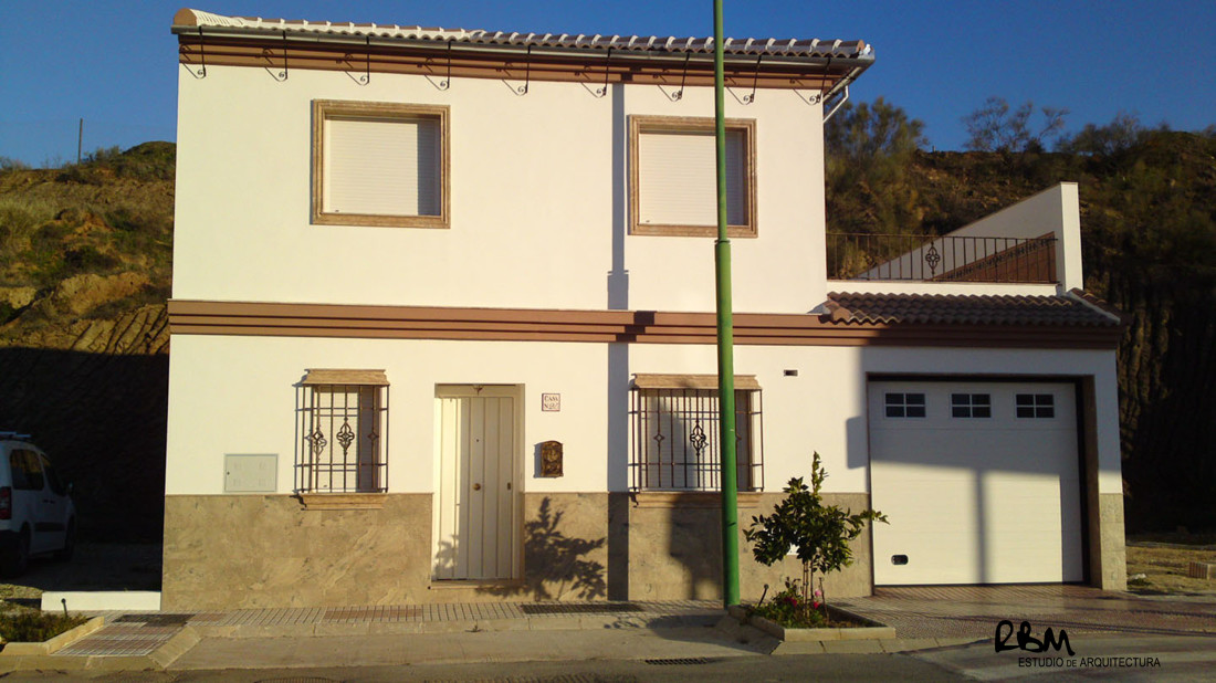 1110_00_Noticia-Vivienda-protegida-tradicional-Algaidas-arquitecto-Raul-Benitez